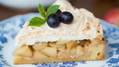 Voňavý jablečný koláč se smetanou: recept na dokonalý domácí dezert, který jsme zdědili po babičce